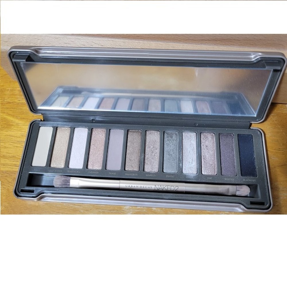Urban Decay Naked2 eyeshadow palette